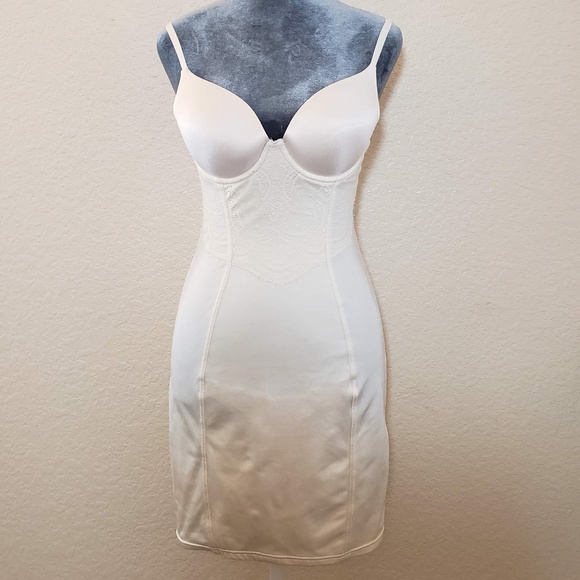 Maidenform Other - Maidenform Flexees Ivory Full Torso Underwire Bra Shaper Slip - Size 34-C